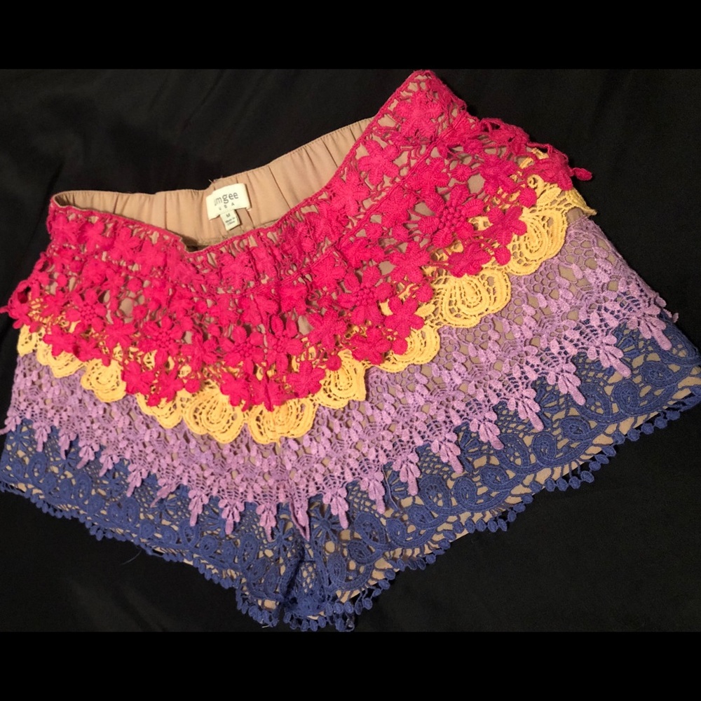 Multicolored lace shorts